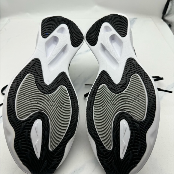 Nike Women’s Zoom Gravity Sz. 10 - Picture 7 of 7